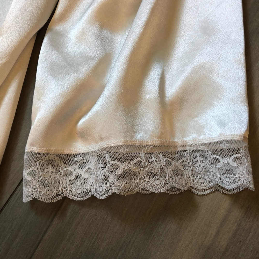 Vintage DIOR Nightgown L/S Lace trim lightweight - Picture 5 of 8